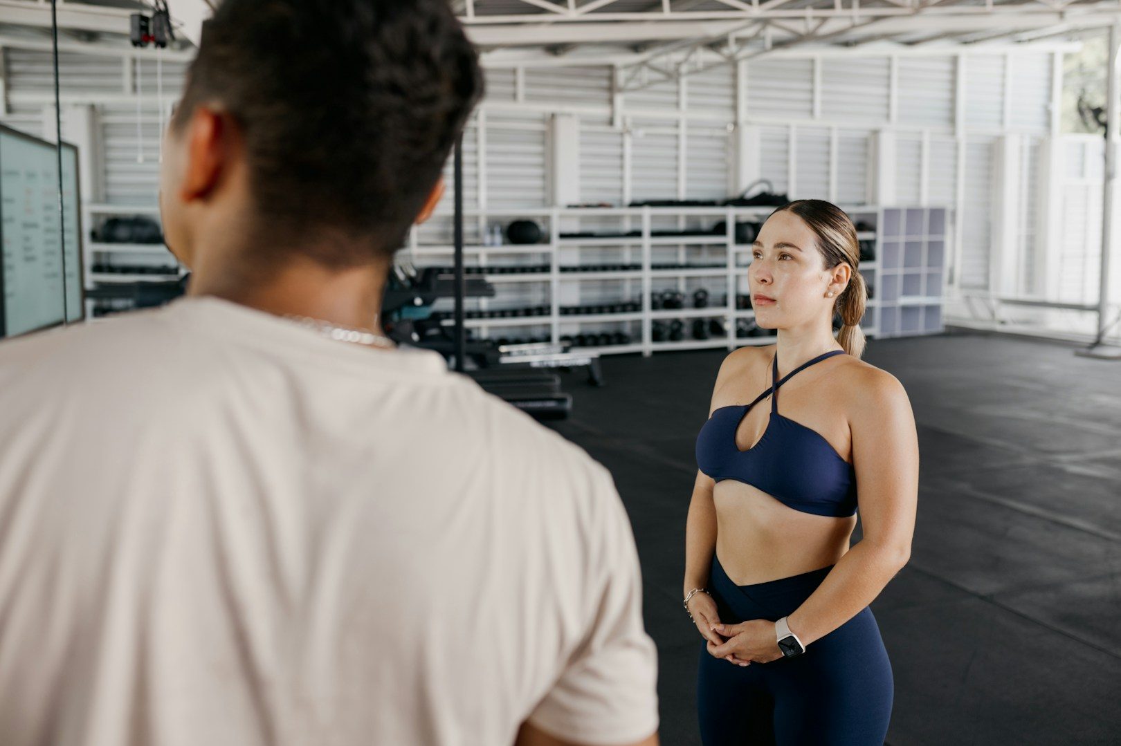 Manuelle Therapie Manuelle Therapie an der Schulter des Patienten.